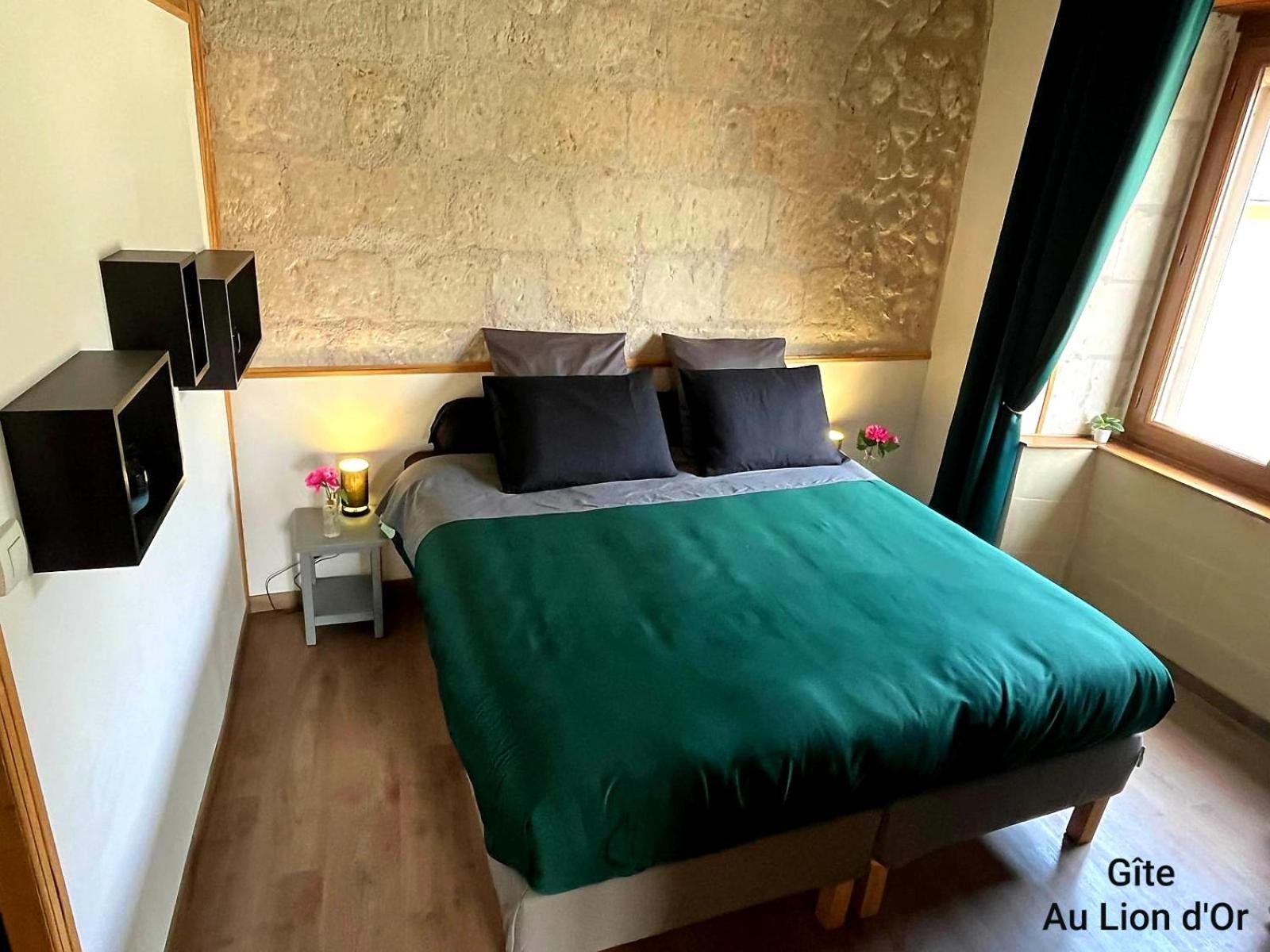 Ferienwohnung Au Lion D'Or Les Roches-l'Eveque Exterior foto